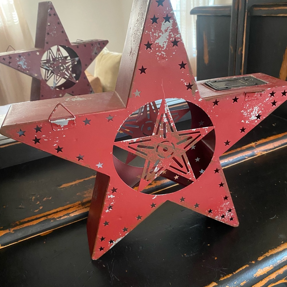 Red distressed country star 14 inches by 3 inches